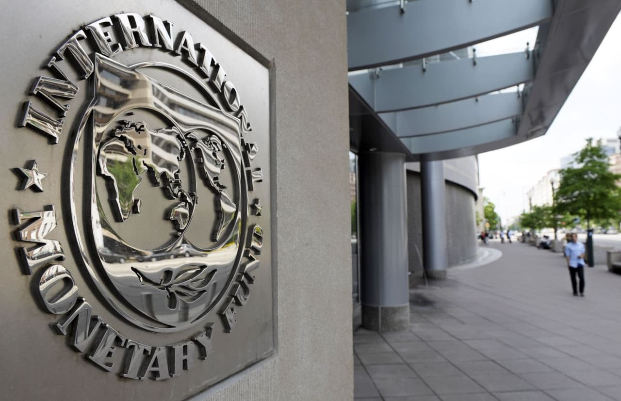 IMF says Sri Lanka’s poor tax administration could cut economic growth