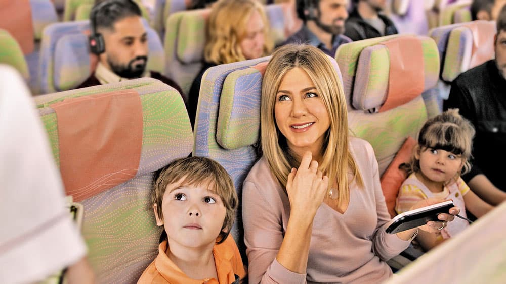 Jennifer Aniston makes a new friend on Emirates - VIDEO